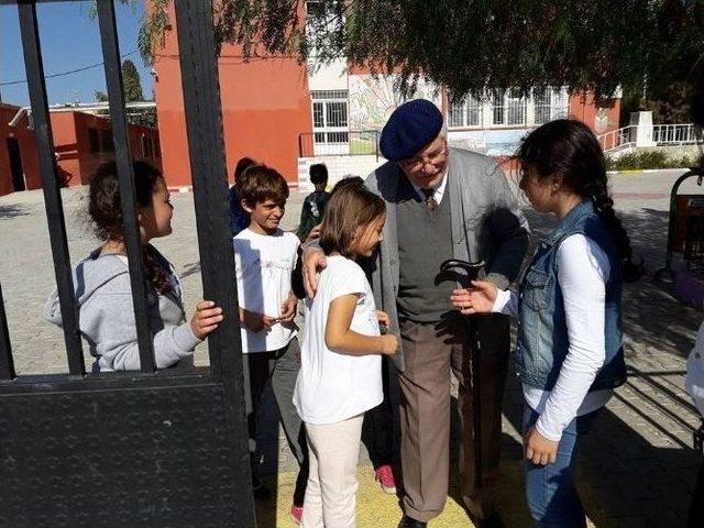 90&rsquo;lık Cemil Dede Tecr&uuml;belerini &Ouml;ğrencilerle Paylaştı 1