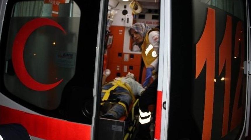 Motosiklet İle Kamyonet &Ccedil;arpıştı: 1 Yaralı