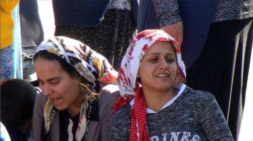 Asker D&ouml;n&uuml;ş&uuml; İntihar Eden Gen&ccedil; Defnedildi