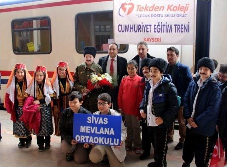 Cumhuriyet Eğitim Treni Sivas’a Geldi