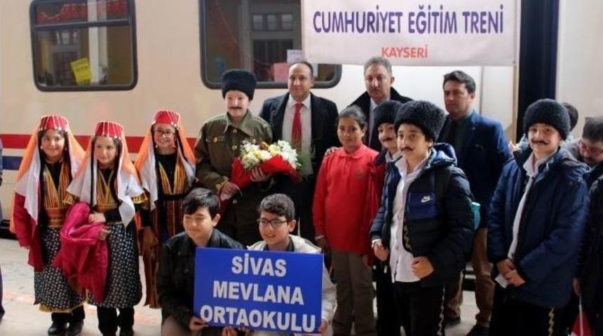 Cumhuriyet Eğitim Treni Sivas&rsquo;a Geldi