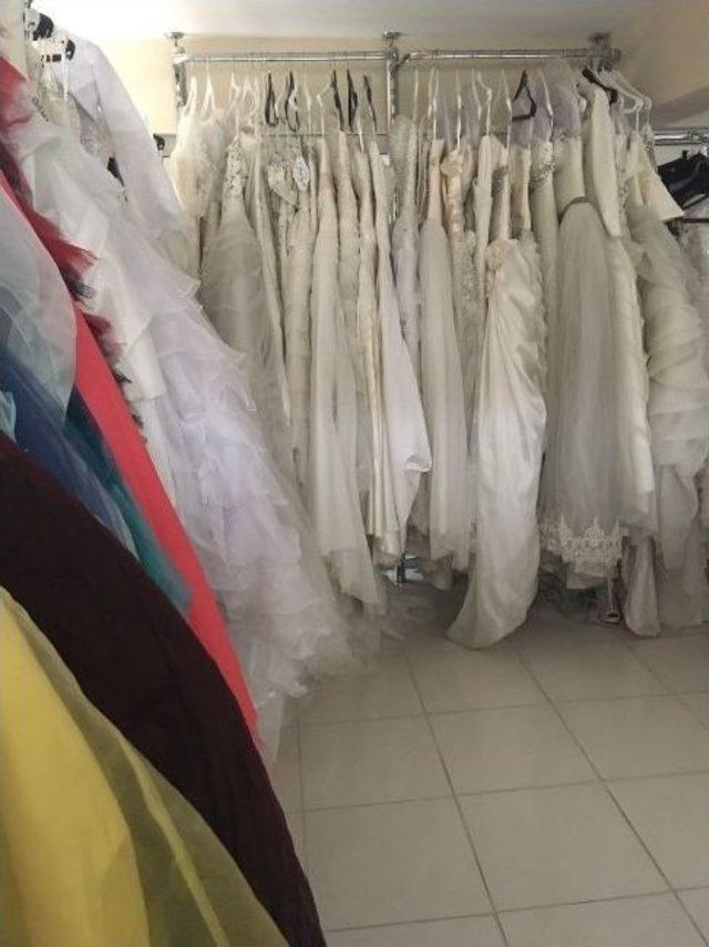 Gen&ccedil; Kızların Gelinlik Hayalini Ger&ccedil;ekleştiriyorlar 1