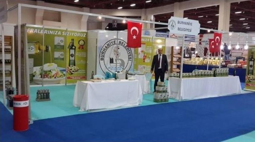 Burhaniye Belediyesi Zeytinyağları Antalya&rsquo;da T&uuml;keticiyle Buluştu