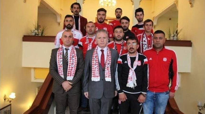 Sivasspor Taraftar Grubundan, Vali G&uuml;l&rsquo;e Ziyaret