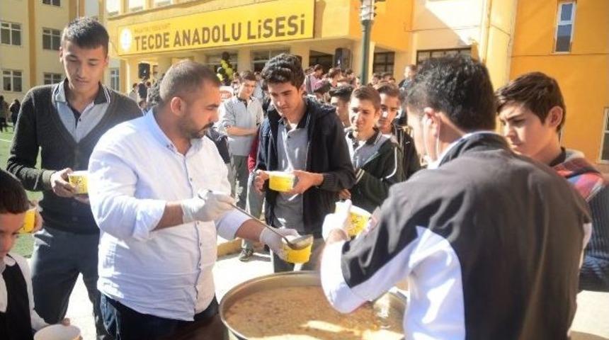 Tecde Anadolu Lisesinden Aşure Etkinliği