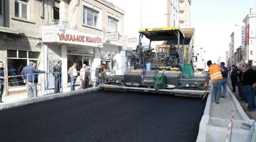 Atat&uuml;rk Bulvarında Sıcak Asfaltlama &Ccedil;alışmaları Başladı