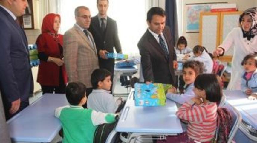 Yabancı &Ouml;ğrencileri Muyu Seti Dağıtımı Yapıldı