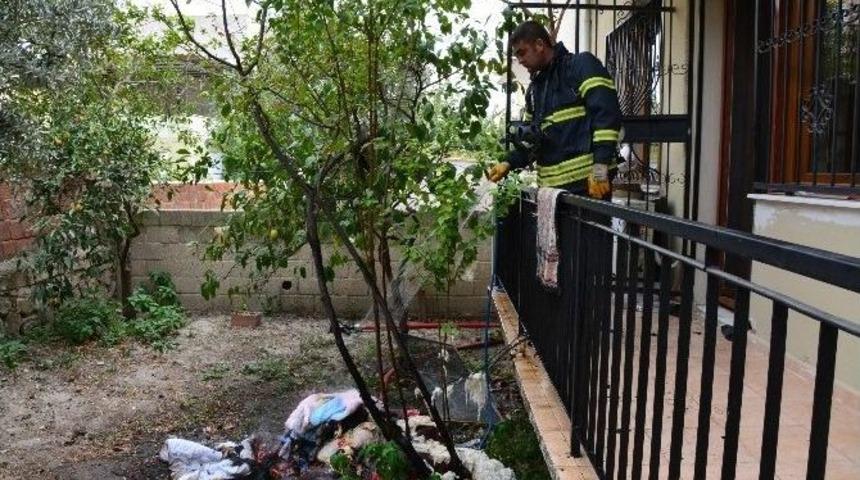 S&ouml;ke&rsquo;de Kendini İ&ccedil;eri Kilitleyip Evi Ateşe Verdi