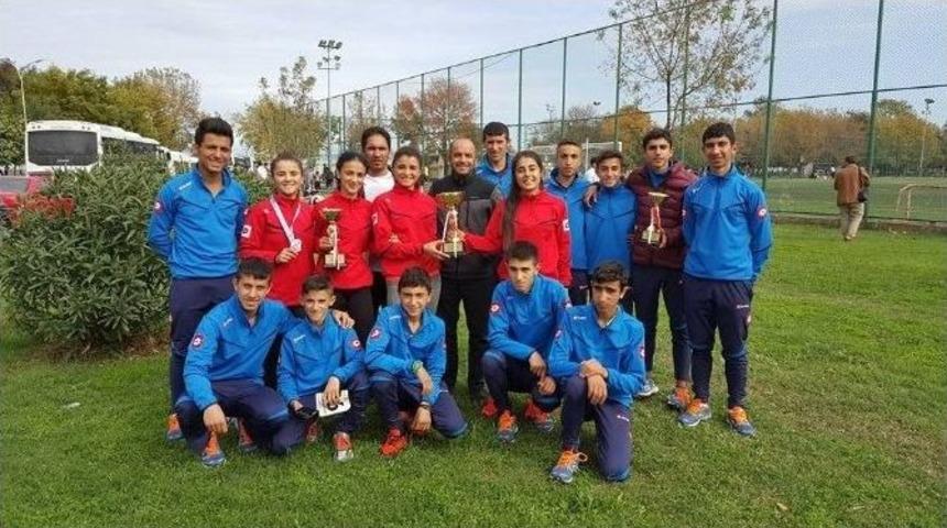 Paland&ouml;ken Belediyesinin Atletleri Kros Liginde Fırtına Gibi Esti