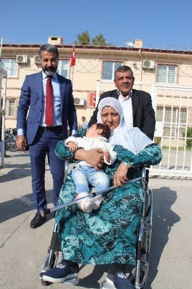 Kızılay’dan 100 Engelli Suriyeliye Tekerlekli Sandalye