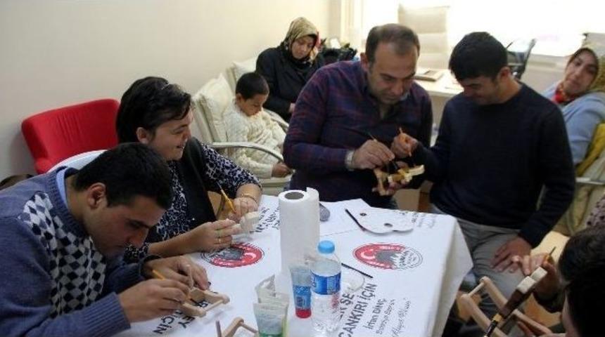 &Ccedil;ankırı Belediyesi Engelliler İ&ccedil;in Ahşap Boyama Kursu A&ccedil;tı
