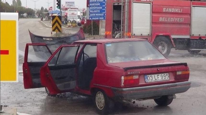 Sandıklı&rsquo;da Otomobil Yangını