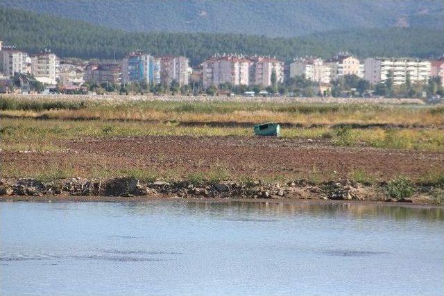 Beyşehir Gölü Kıyıları Kuraklık Nedeniyle Çekildi