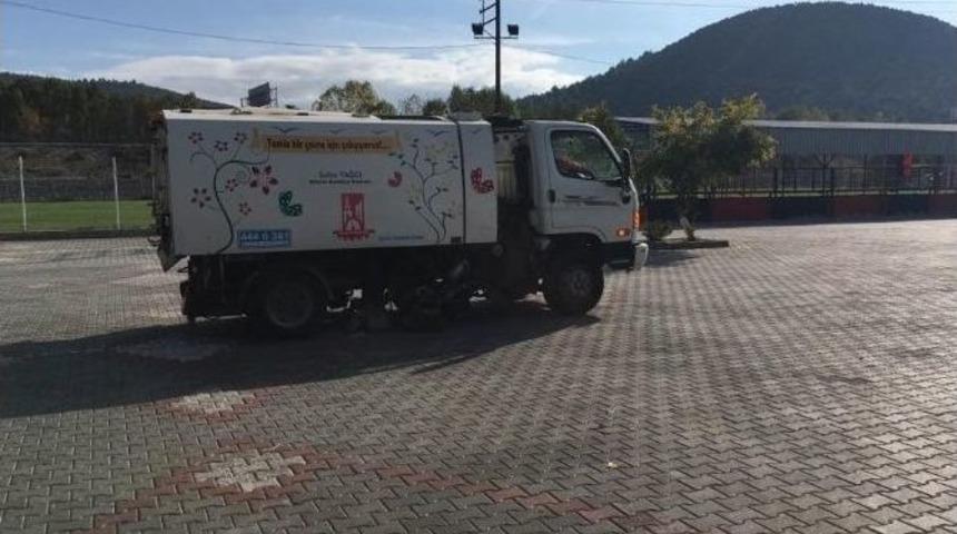 Vezirhan Beldesinin Cadde Ve Sokakları Temizleniyor