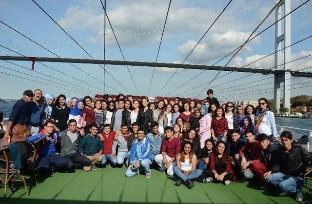 Pamukkale Belediyesi &Ouml;ğrenciler Bin &Ouml;ğrenciyi Geziye G&ouml;t&uuml;rd&uuml; 1