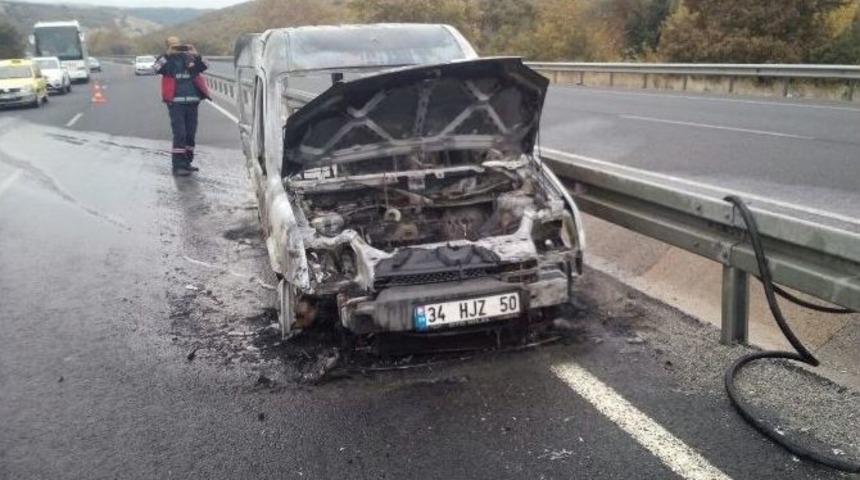 Seyir Halindeyken Alev Alan Ara&ccedil; K&uuml;l Oldu