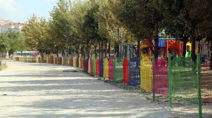 Parklar Ferforjeler İle Renklendi