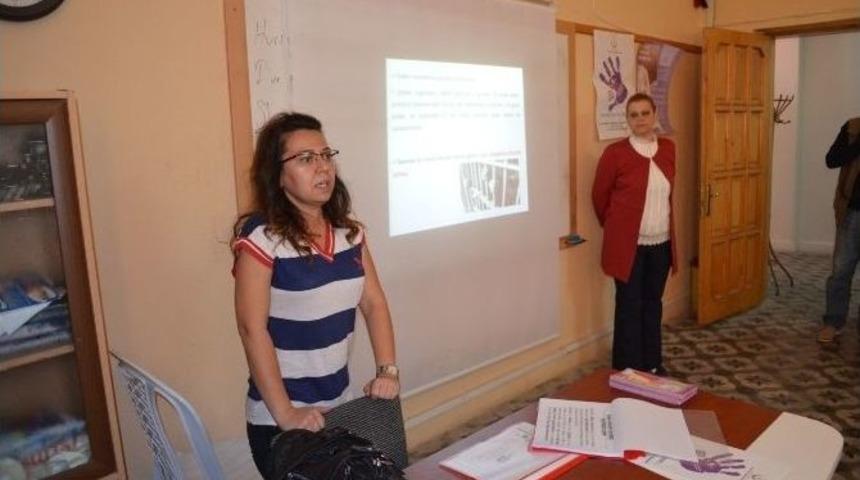 Kursiyer Kadınlar Bilgilendirildi