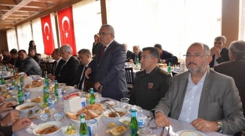 Ahmet Hamdi Nayir: Muhtarlar Demokrasinin &Ouml;z&uuml;