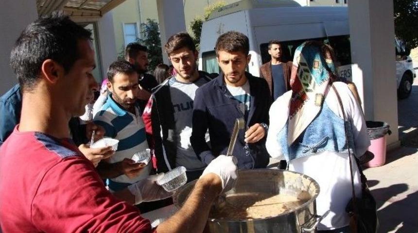 &Ouml;ğrenciler Aşureyi Hazırlayıp Servis Etti