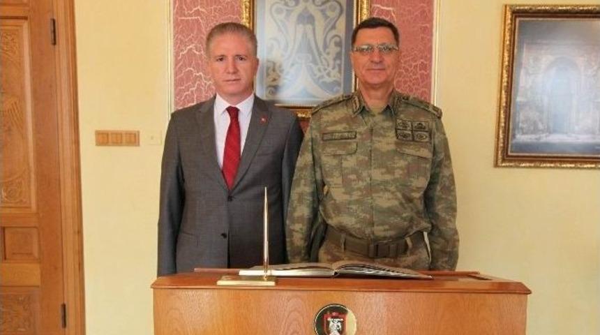 Korgeneral Yaşar&rsquo;dan, Sivas Valisi G&uuml;l&rsquo;e Ziyaret