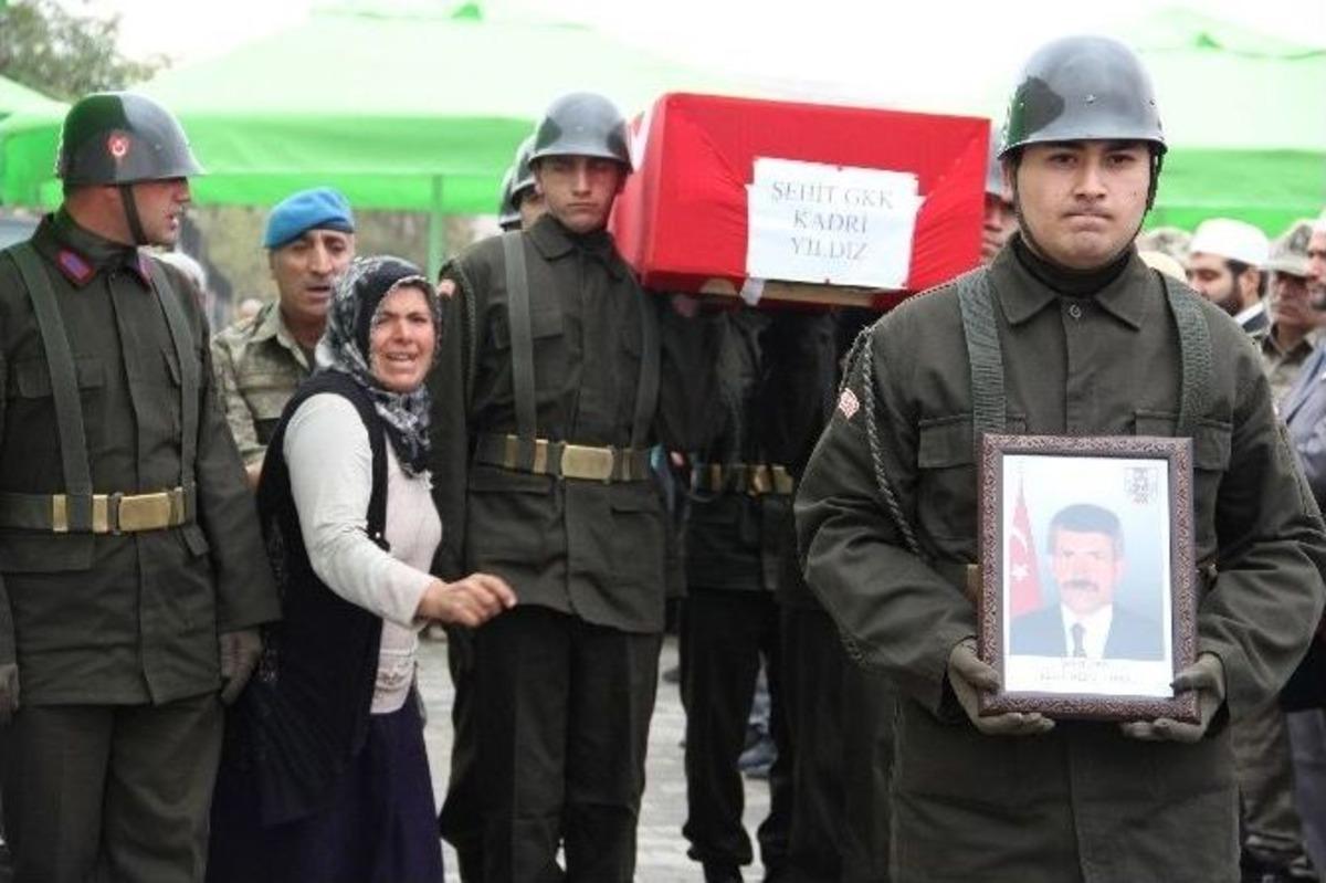 Şehit Korucu K&uuml;rt&ccedil;e Ağıtlarla Uğurlandı
