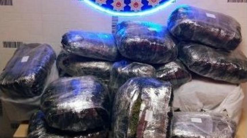 Uygulamadan Ka&ccedil;an Otomobilde 77 Kilo Esrar Ele Ge&ccedil;irildi