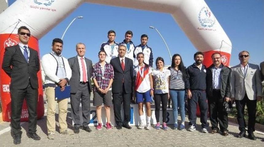 Cumhuriyet Koşusuna Ga&uuml;n Damgasını Vurdu
