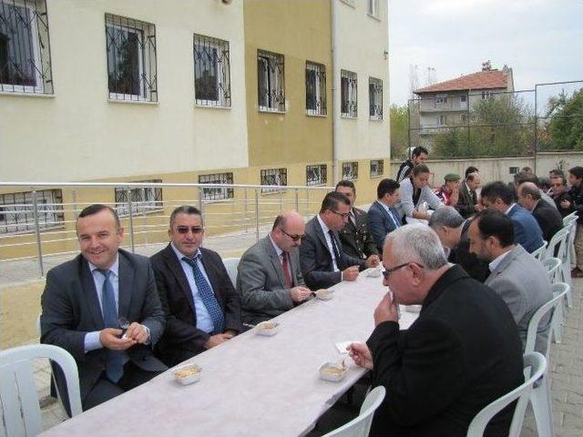 Şehitler Ortaokulu’nda Öğretmenler Öğrencilere Aşure Dağıttı 2