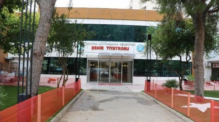 Şehir Tiyatrosu &Ouml;n&uuml;nde &Ccedil;evre D&uuml;zenlemesi Yapıldı