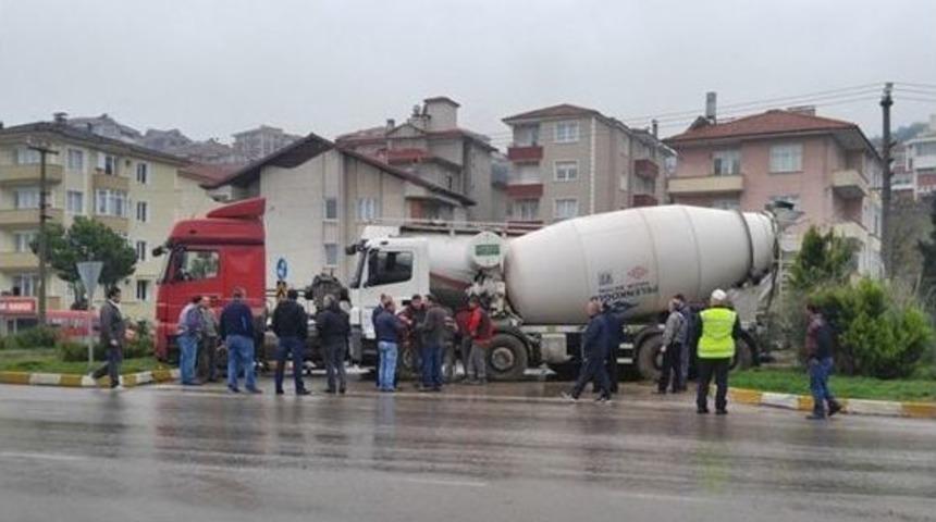 Bartın&rsquo;da Beton Mikseri İle Silobas &Ccedil;arpıştı