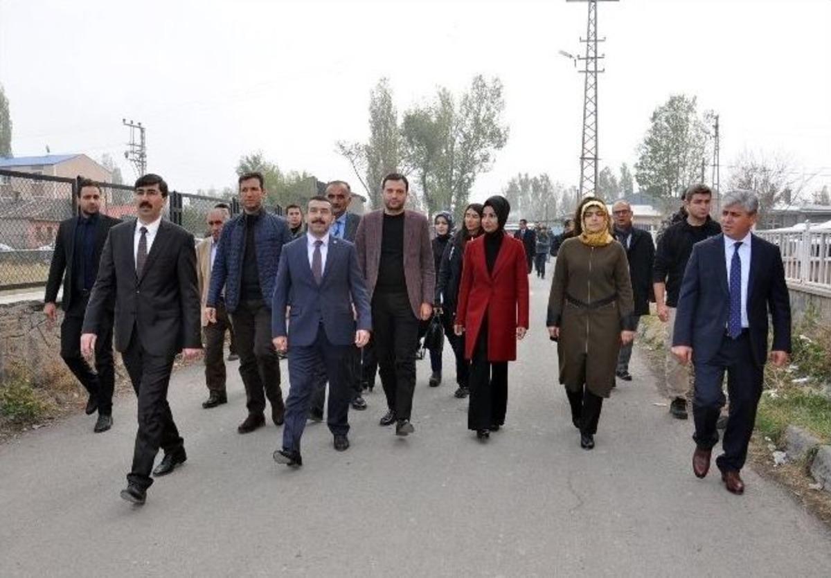 Başbakan Yıldırım&rsquo;ın Kızı Ve Kardeşinden &Ouml;ğrencilere Eğitim Seti