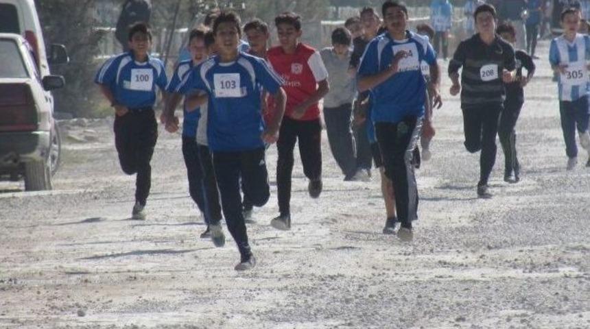 Mahmudiye&rsquo;de &Ouml;ğrenciler Cumhuriyet İ&ccedil;in Koştu