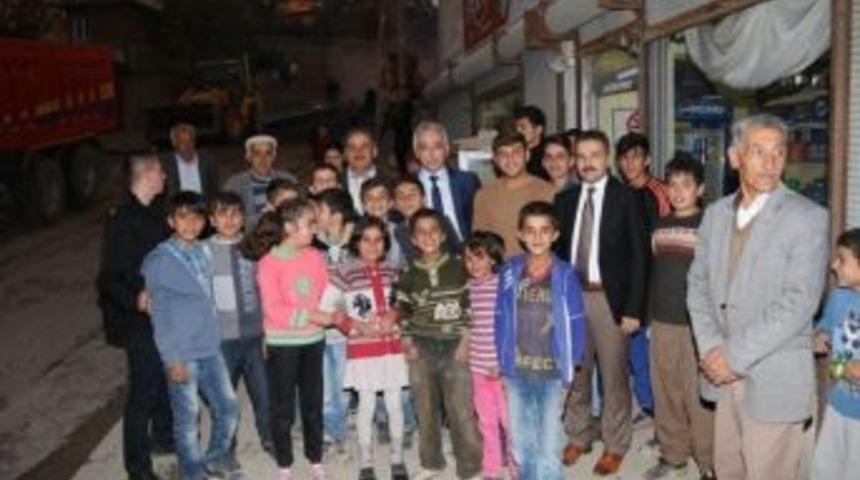 Vali Toprak Yol Asfaltlama &Ccedil;alışmalarını Denetledi