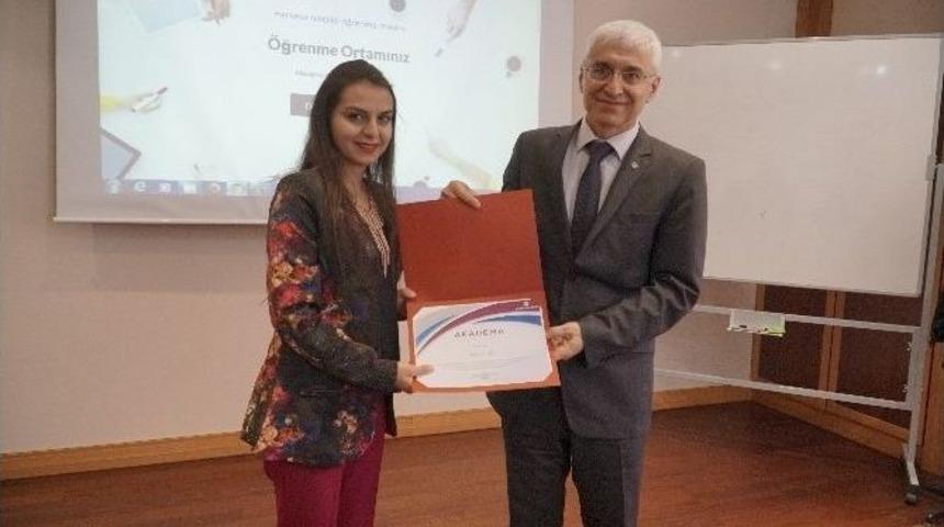 Akadema İlk Tamamlama Belgelerini Verdi
