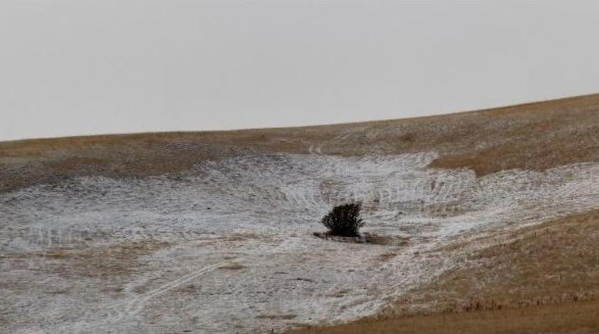 Başkale&rsquo;de Karla Karışık Yağmur