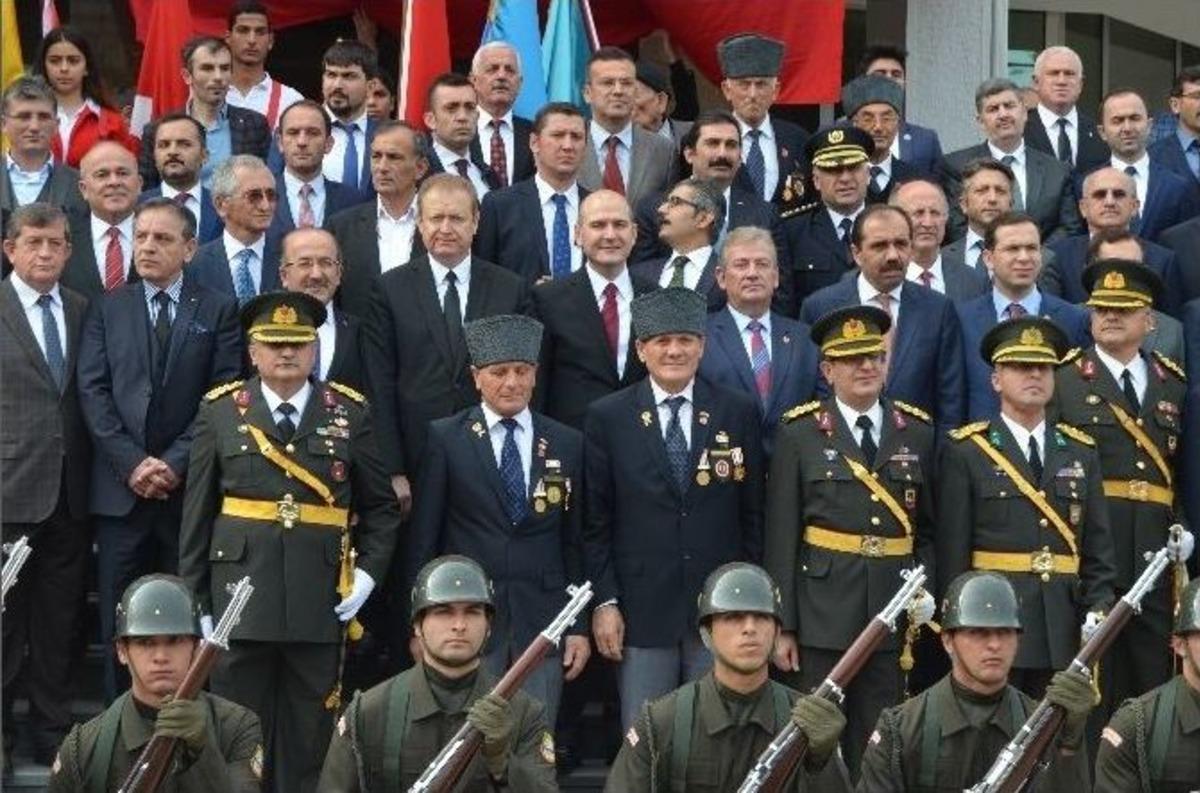 Bakan Soylu, 29 Ekim Cumhuriyet Bayramı T&ouml;renine Katıldı