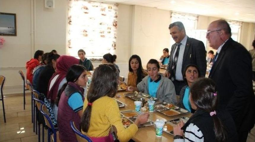 M&uuml;d&uuml;r Aslan &Ouml;ğrencilerle Bir Araya Geldi
