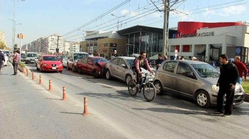 6 Ara&ccedil; Birbirine Girdi