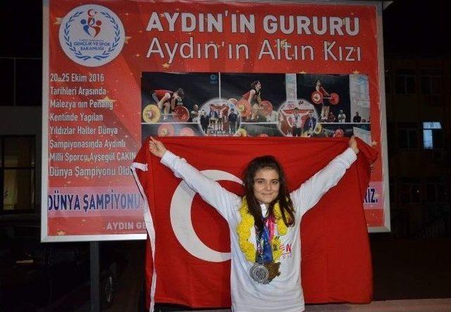 Şampiyon Ayağının Tozuyla İl Müdürü Bekir Çeker’i Ziyaret Etti