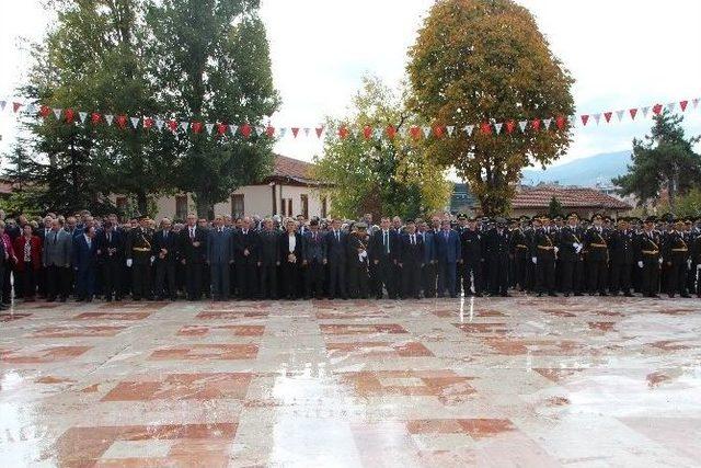 Vali Ve Belediye Başkanı Komutanın Yanında Yer Aldı