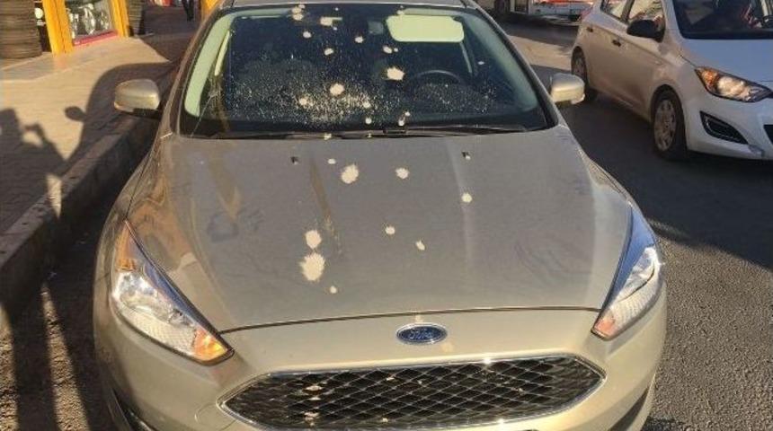 Alt Ge&ccedil;itten Ara&ccedil;ların &Uuml;zerine &Ccedil;imento Yağdı