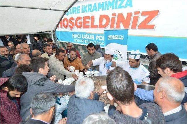 Yeşilyurt Belediyesi 165 Camide 100 Bin Vatandaşa Aşure İkram Etti