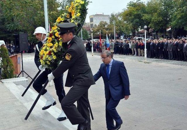 29 Ekim Cumhuriyet Bayramı &Ccedil;elenk Sunma T&ouml;reni 1