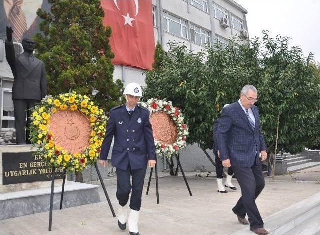 29 Ekim Cumhuriyet Bayramı &Ccedil;elenk Sunma T&ouml;reni 2