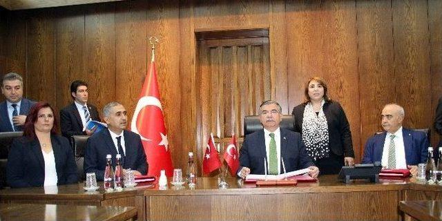 Milli Eğitim Bakanı Dr. İsmet Yılmaz: 1