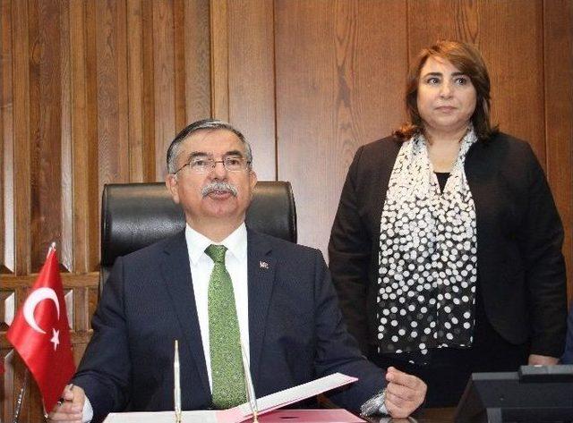 Milli Eğitim Bakanı Dr. İsmet Yılmaz: 2