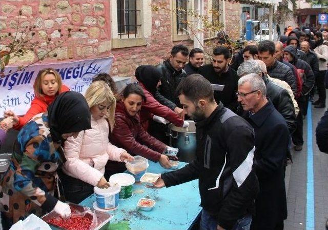 &Ccedil;anakkale&rsquo;de Değişim Derneği&rsquo;nden Aşure İkramı 1