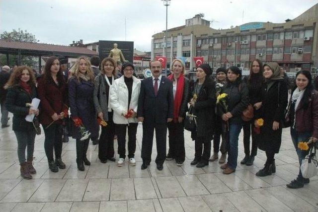 Tkb Başkanı Yağan Ve Yönetimi Atatürk Anıtına Çiçek Bıraktı