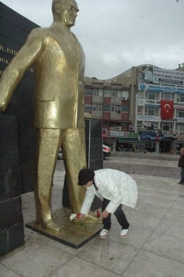 Tkb Başkanı Yağan Ve Yönetimi Atatürk Anıtına Çiçek Bıraktı